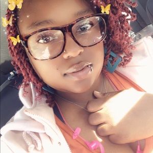 Meet your Posher, Danielle